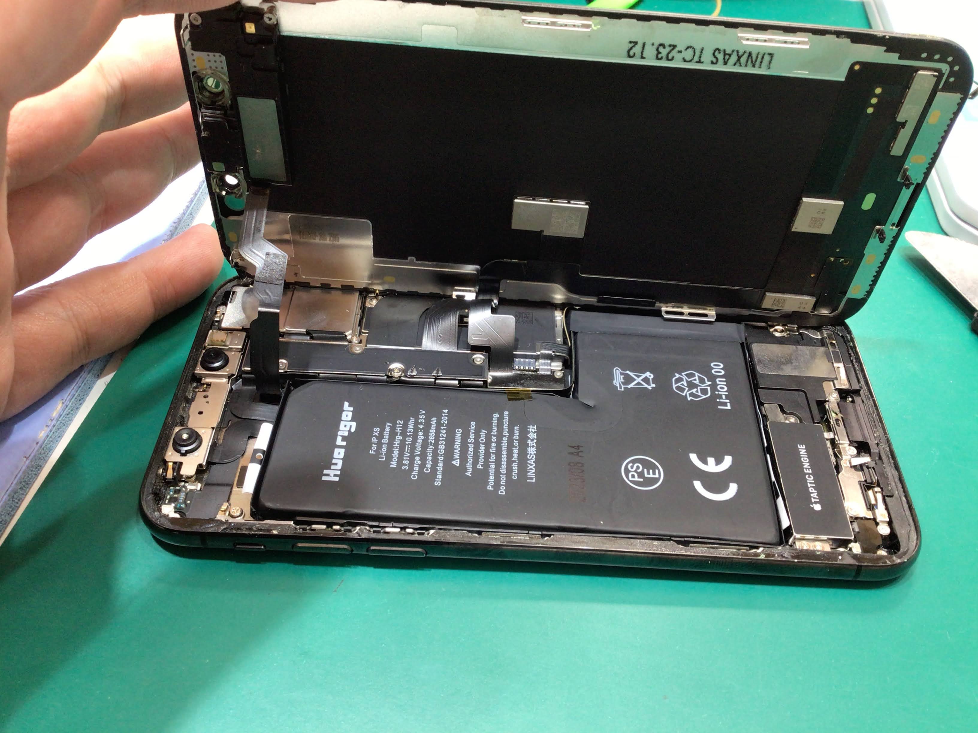 iPhoneXsのバッテリー交換は、データそのまま・即日修理のスマホ修理工房　西八王子店へ！